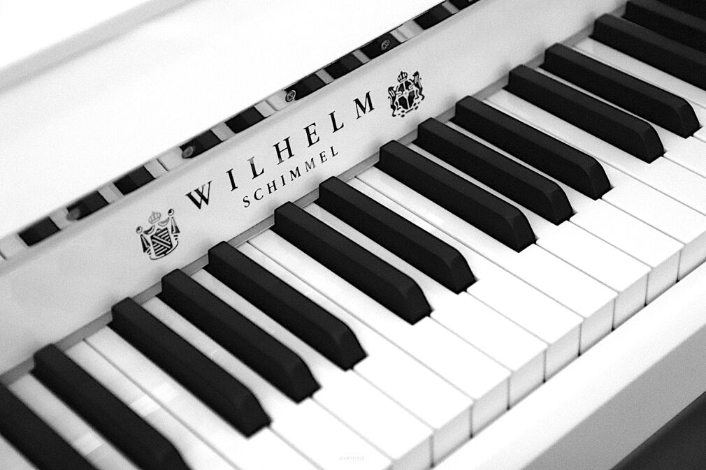 pianino Wilhelm Schimmel W118 Tradition biały połysk + chrom